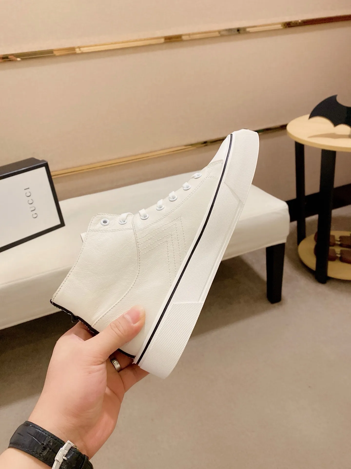 Men's clothing and shoes💰:480💰 (GUCCI) The latest model from the official website🎁🎁Casual and fashionable men's shoes👟, hot style💥The version is simple and elegant, exclusive for trendy men. Unique latest brand elements from the official website👑Original Gucci decoration, fashionable and generous, the fabric is original cowhide ✅Sheepskin lining, the official website specifies wear-resistant casual outsole, the classic model is taken in kind at the counter🎬38-44 (45 is custom-made and cannot be returned or exchanged)